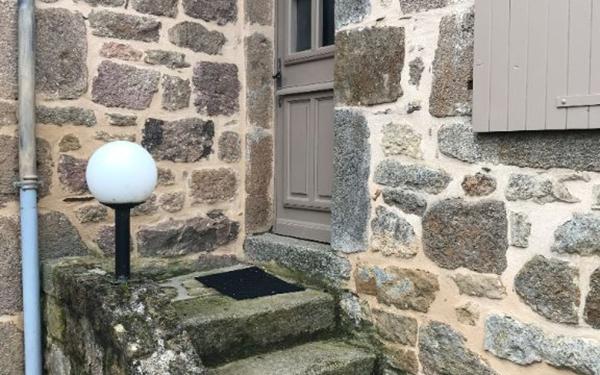 Appartement à louer    1 pièce • 25 m2 Chastel-Nouvel