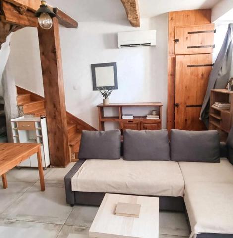 Maison typique du Vieux  Village unique avec charme entièrement rénovée clé en main au coeur du village historique