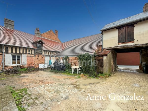 Ensemble immobilier à vendre centre bourg de la LA FERTE SAINT AUBIN : local comercial+appartement à rénover + dépendance + garage et deux places de parking