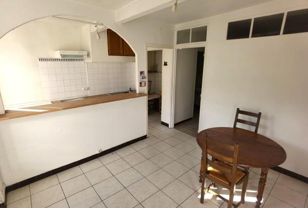 Un immeuble de rapport avec rentabilité immédiate et fort potentiel locatif au cœur de Saint-Pons-de-Thomières.