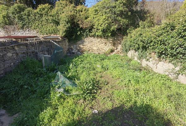 Un immeuble de rapport avec rentabilité immédiate et fort potentiel locatif au cœur de Saint-Pons-de-Thomières.