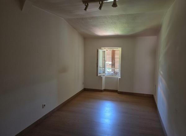 Appartement T3, 2 chambres, au coeur de Solliès-Pont