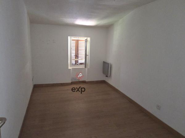 Appartement T3, 2 chambres, au coeur de Solliès-Pont