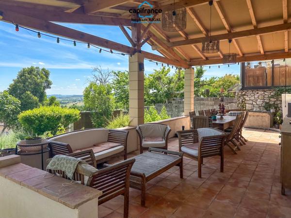 Propriete à vendre 8 pièces MONFLANQUIN (47) Maison de 190m2 sur terrain et jardin de 915m2 avec vues