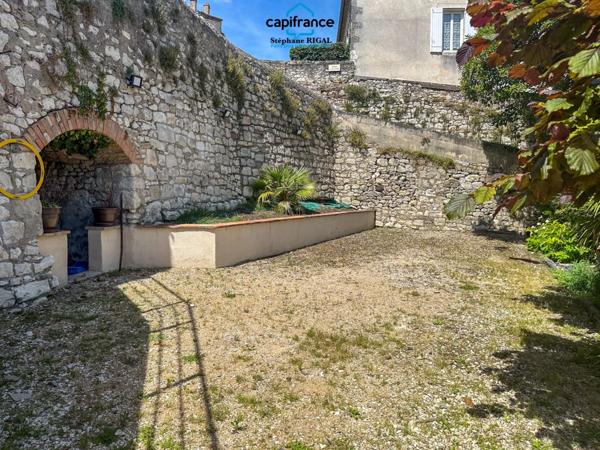 Propriete à vendre 8 pièces MONFLANQUIN (47) Maison de 190m2 sur terrain et jardin de 915m2 avec vues
