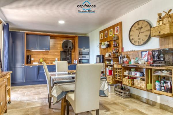 Propriete à vendre 8 pièces MONFLANQUIN (47) Maison de 190m2 sur terrain et jardin de 915m2 avec vues