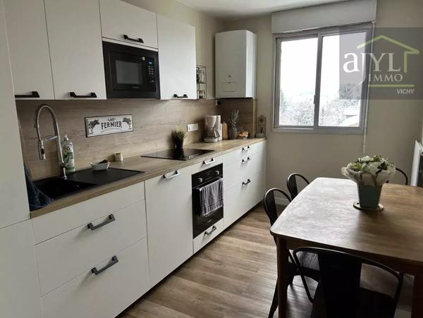 Appartement
         4 pièces
        - 92 m² 220 000 € *