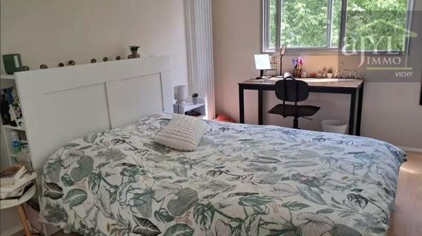 Appartement
         4 pièces
        - 92 m² 220 000 € *