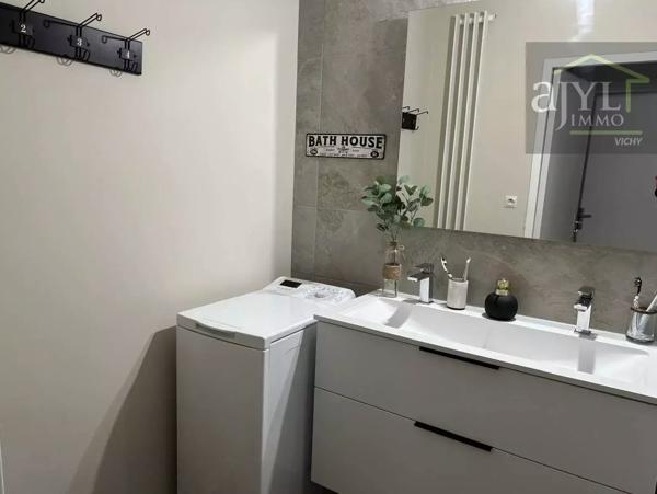 Appartement
         4 pièces
        - 92 m² 220 000 € *