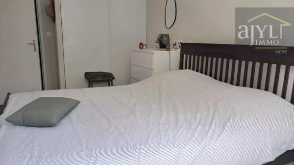 Appartement
         4 pièces
        - 92 m² 220 000 € *