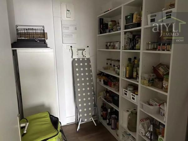 Appartement
         4 pièces
        - 92 m² 220 000 € *