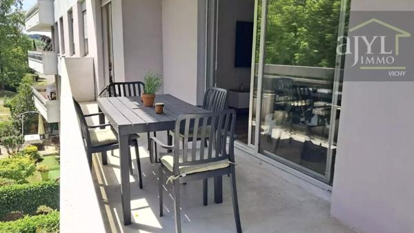 Appartement
         4 pièces
        - 92 m² 220 000 € *