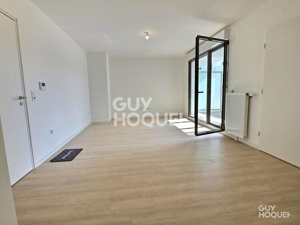 TRÈS BEAU 2 PIÈCES DE 42m² + BALCON + PARKING EN SOUS-SOL
