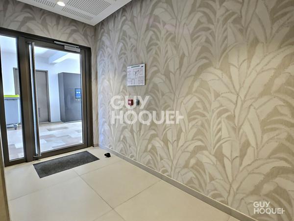 TRÈS BEAU 2 PIÈCES DE 42m² + BALCON + PARKING EN SOUS-SOL