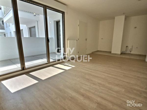 TRÈS BEAU 2 PIÈCES DE 42m² + BALCON + PARKING EN SOUS-SOL