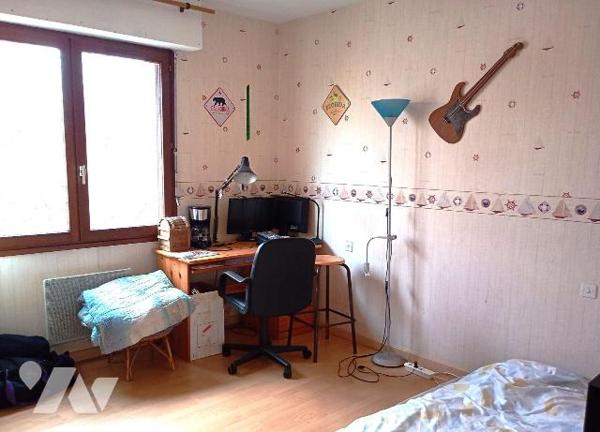 PAVILLON BEG, env. 140m2 hab., comprenant :
. en RC : entrée, wc, cuisine aménagée et équipée ...