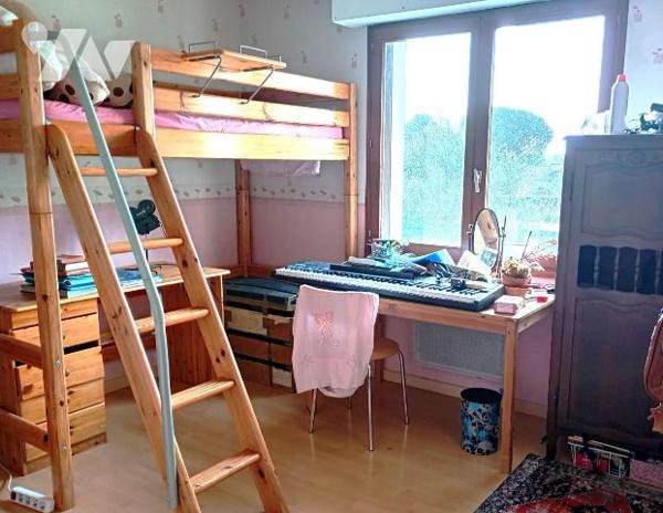 PAVILLON BEG, env. 140m2 hab., comprenant :
. en RC : entrée, wc, cuisine aménagée et équipée ...