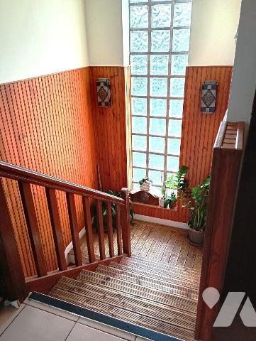 PAVILLON BEG, env. 140m2 hab., comprenant :
. en RC : entrée, wc, cuisine aménagée et équipée ...