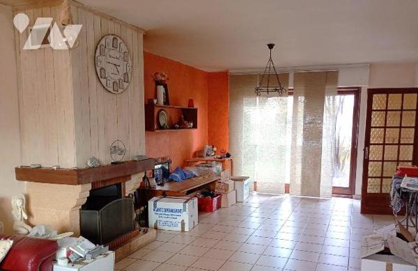 PAVILLON BEG, env. 140m2 hab., comprenant :
. en RC : entrée, wc, cuisine aménagée et équipée ...