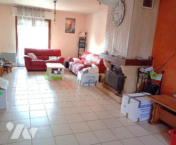 PAVILLON BEG, env. 140m2 hab., comprenant :
. en RC : entrée, wc, cuisine aménagée et équipée ...