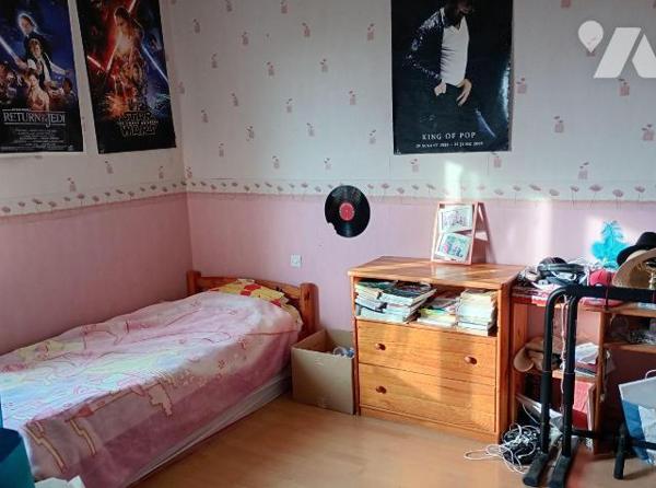 PAVILLON BEG, env. 140m2 hab., comprenant :
. en RC : entrée, wc, cuisine aménagée et équipée ...