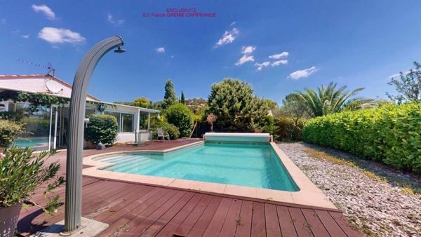 Garéoult – Maison de plain-pied 167m² utiles avec studio indépendant, piscine, double garage de 35 m², terrain arboré