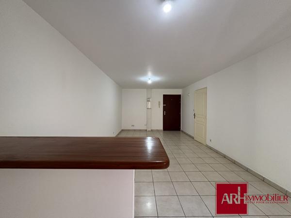 A vendre - Appartement F2 de 47 m² – Parking –Libre de toute occupation - Sainte-Clotilde