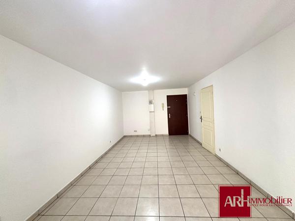 A vendre - Appartement F2 de 47 m² – Parking –Libre de toute occupation - Sainte-Clotilde