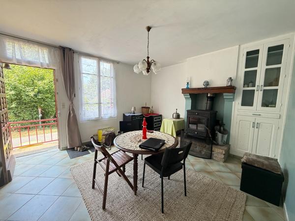 EN EXCLUSIVITE Longère en pierre 90m², sur terrain de 2379m² 69 990 €