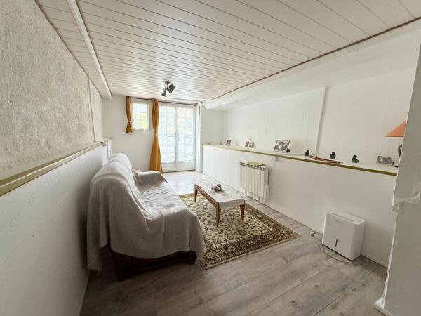 EN EXCLUSIVITE Longère en pierre 90m², sur terrain de 2379m² 69 990 €