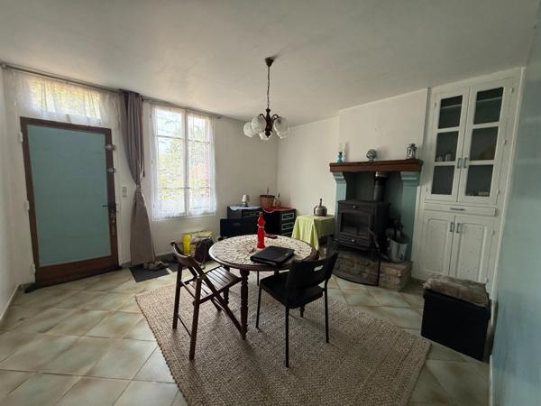 EN EXCLUSIVITE Longère en pierre 90m², sur terrain de 2379m² 69 990 €