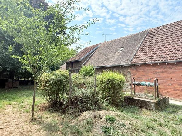 EN EXCLUSIVITE Longère en pierre 90m², sur terrain de 2379m² 69 990 €