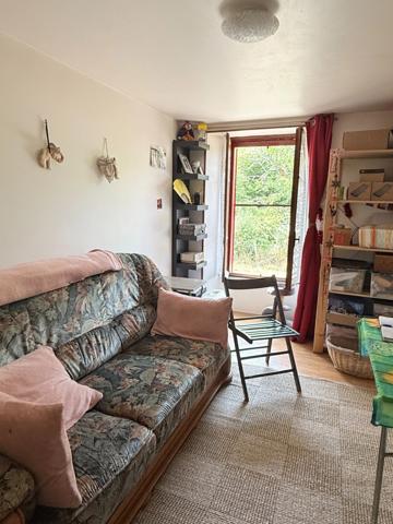 EN EXCLUSIVITE Longère en pierre 90m², sur terrain de 2379m² 69 990 €