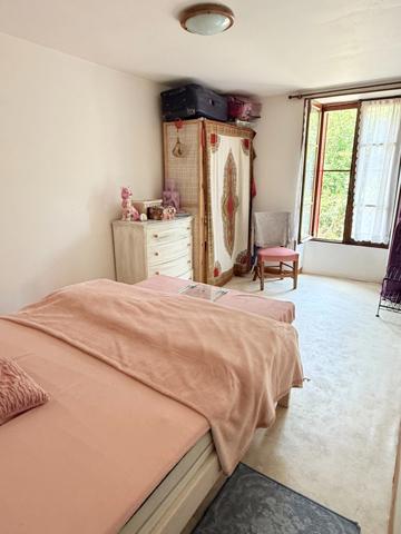 EN EXCLUSIVITE Longère en pierre 90m², sur terrain de 2379m² 69 990 €