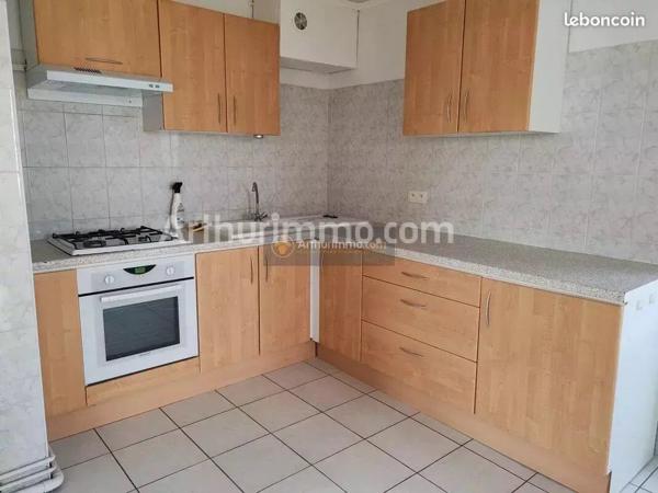 Location Appartement 3 pièces 53 m2 à Bordes
