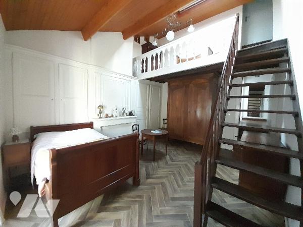 POITIERS - Centre-ville-  Ancien relais postal du 18ème siècle