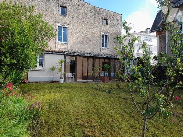 POITIERS - Centre-ville-  Ancien relais postal du 18ème siècle