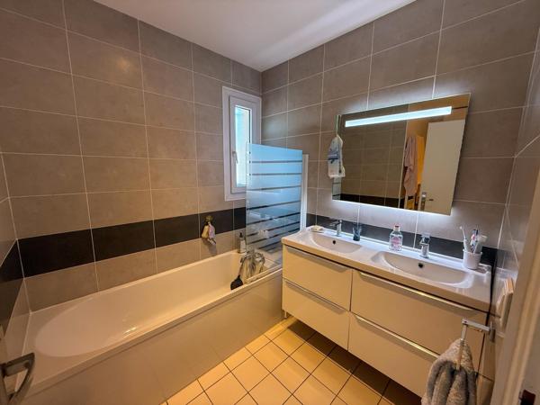 Maison familiale 162m2 avec piscine et 5 chambres