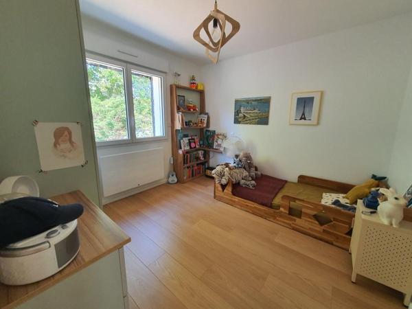 LANESTER : Maison non mitoyenne entièrement rénovée