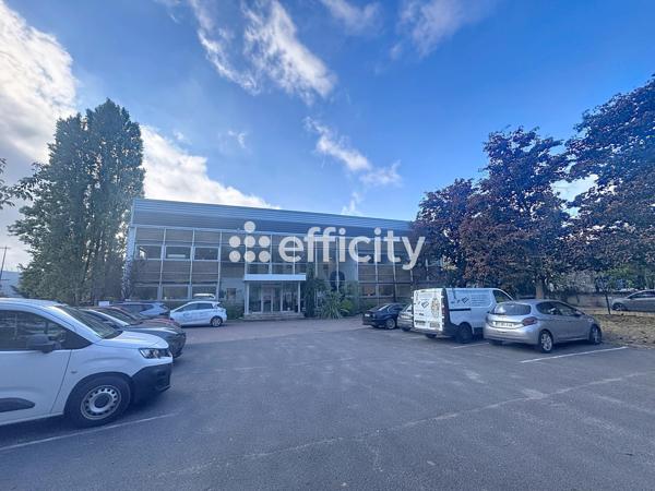 Local Commercial
        
        - 980 m² 1 272 000 €*