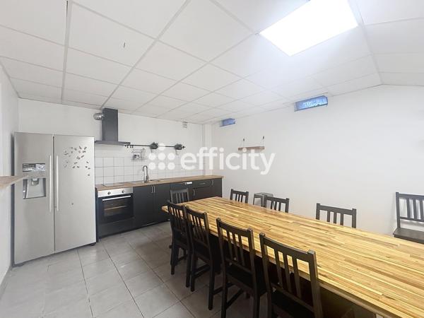 Local Commercial
        
        - 980 m² 1 272 000 €*