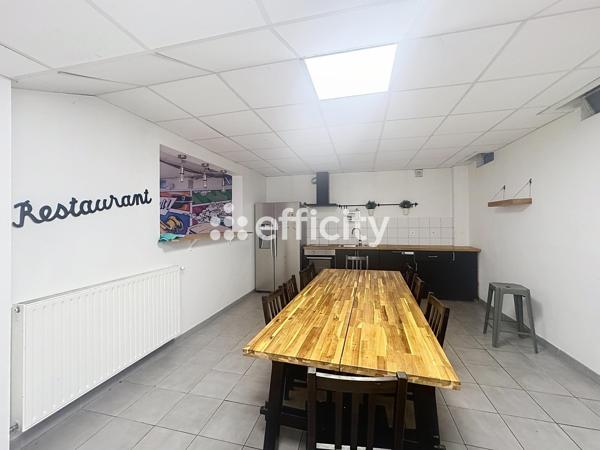 Local Commercial
        
        - 980 m² 1 272 000 €*