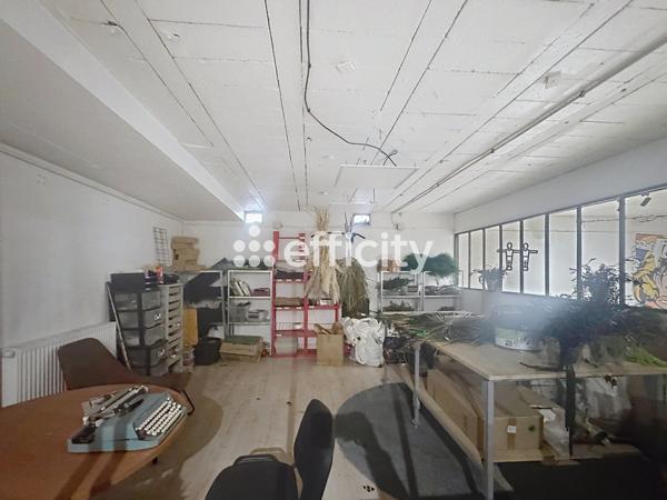 Local Commercial
        
        - 980 m² 1 272 000 €*