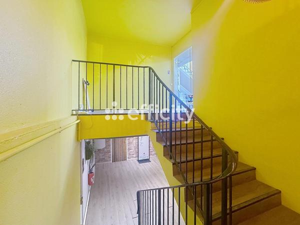 Local Commercial
        
        - 980 m² 1 272 000 €*