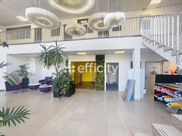 Local Commercial
        
        - 980 m² 1 272 000 €*