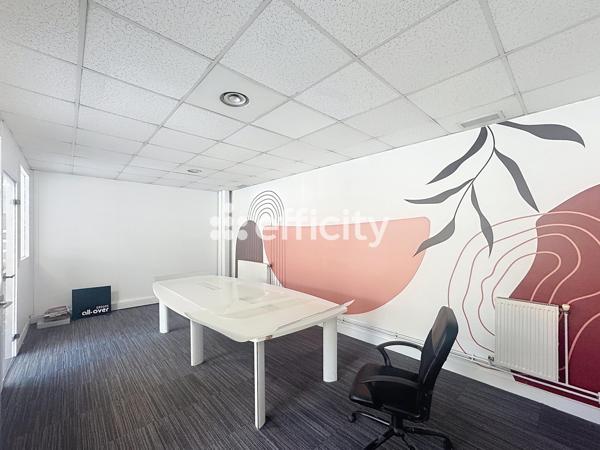 Local Commercial
        
        - 980 m² 1 272 000 €*