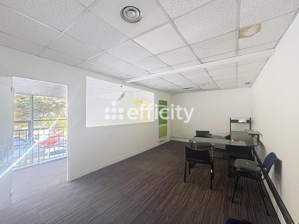 Local Commercial
        
        - 980 m² 1 272 000 €*