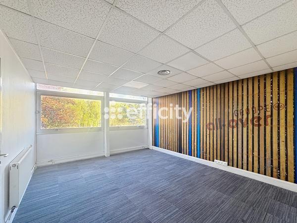 Local Commercial
        
        - 980 m² 1 272 000 €*