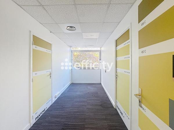 Local Commercial
        
        - 980 m² 1 272 000 €*
