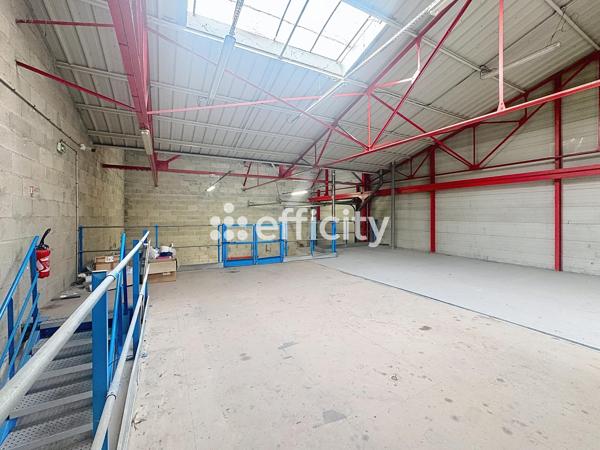 Local Commercial
        
        - 980 m² 1 272 000 €*